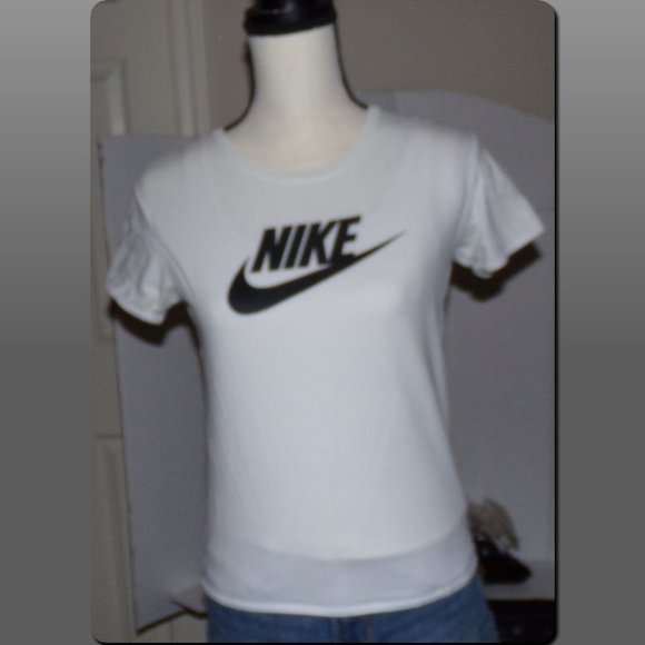 BOGO! Nike Short Sleeve Tee {L8} - Picture 2 of 3